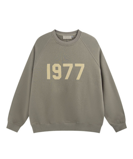 Essentials 1977 Crewneck Sweatshirt – Brown